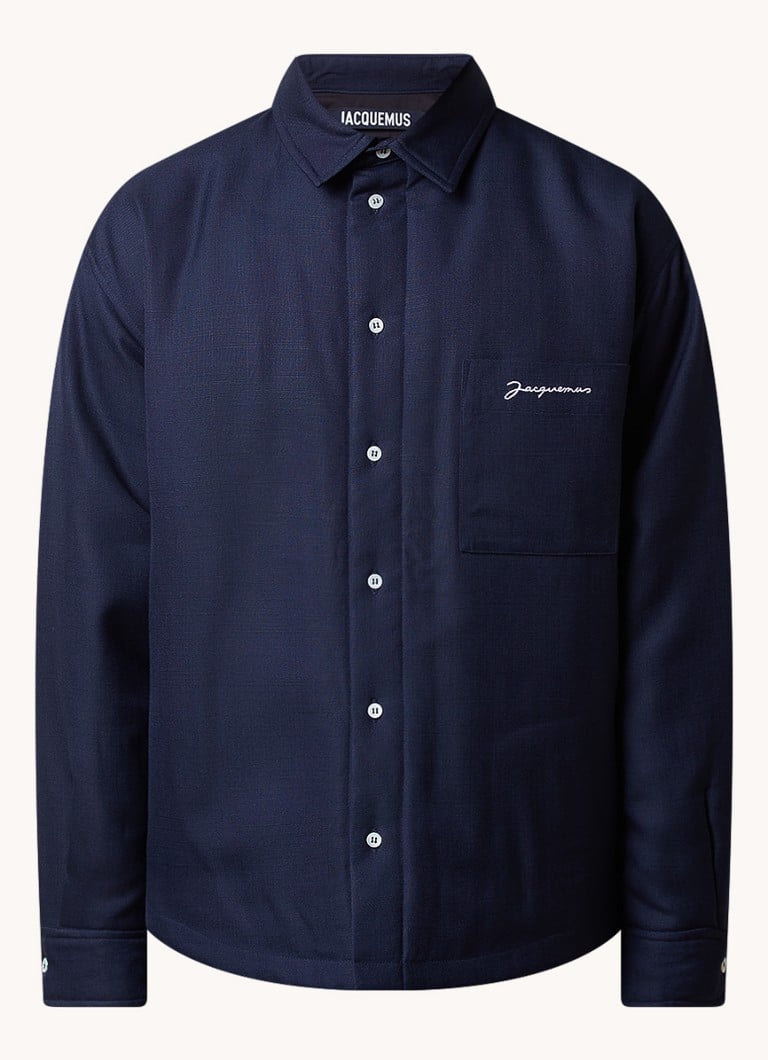 Sobretudo Jacquemus Boulanger com bolso no peito e bordado do logotipo.