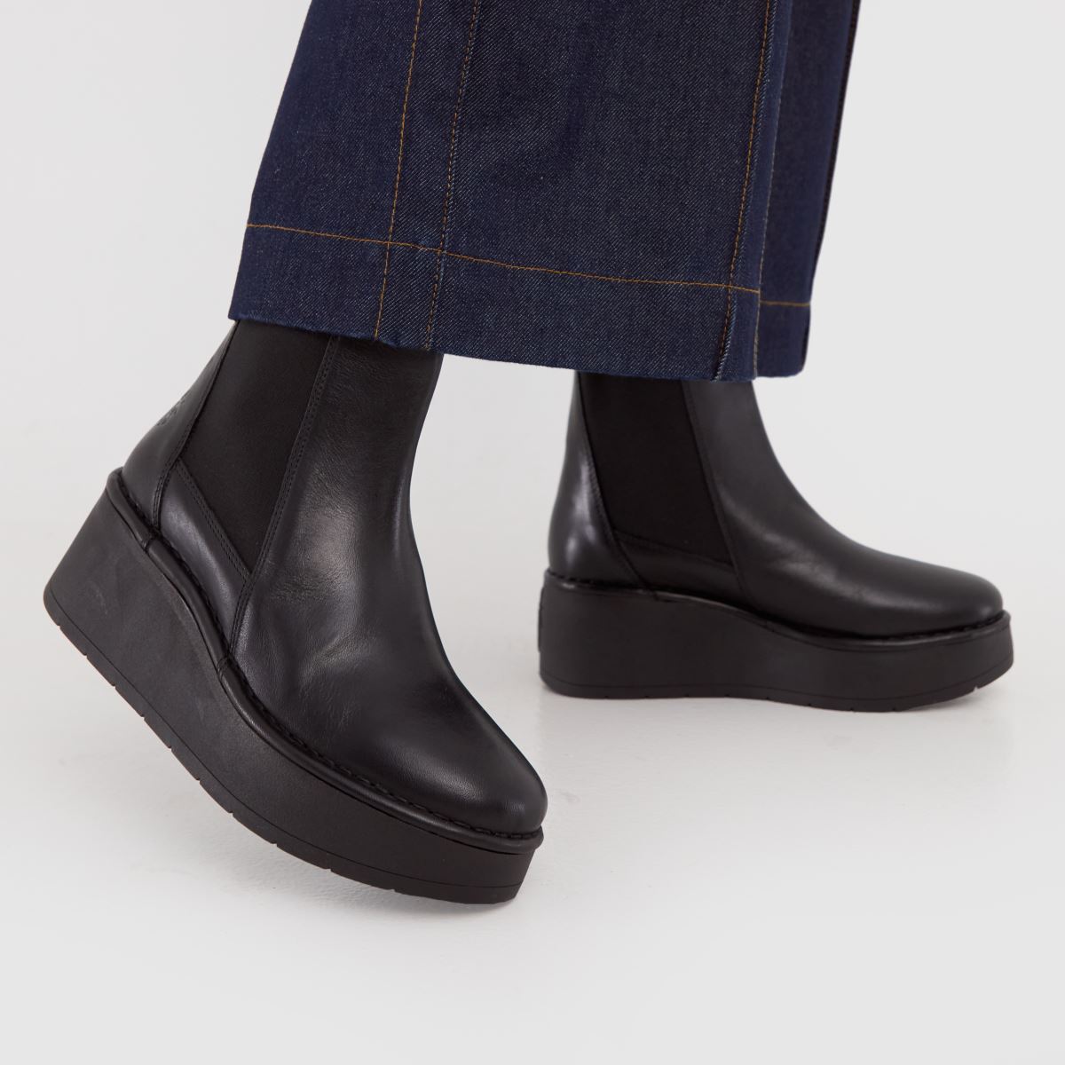 Fly London – Svarta Hagu-plattformschelseboots