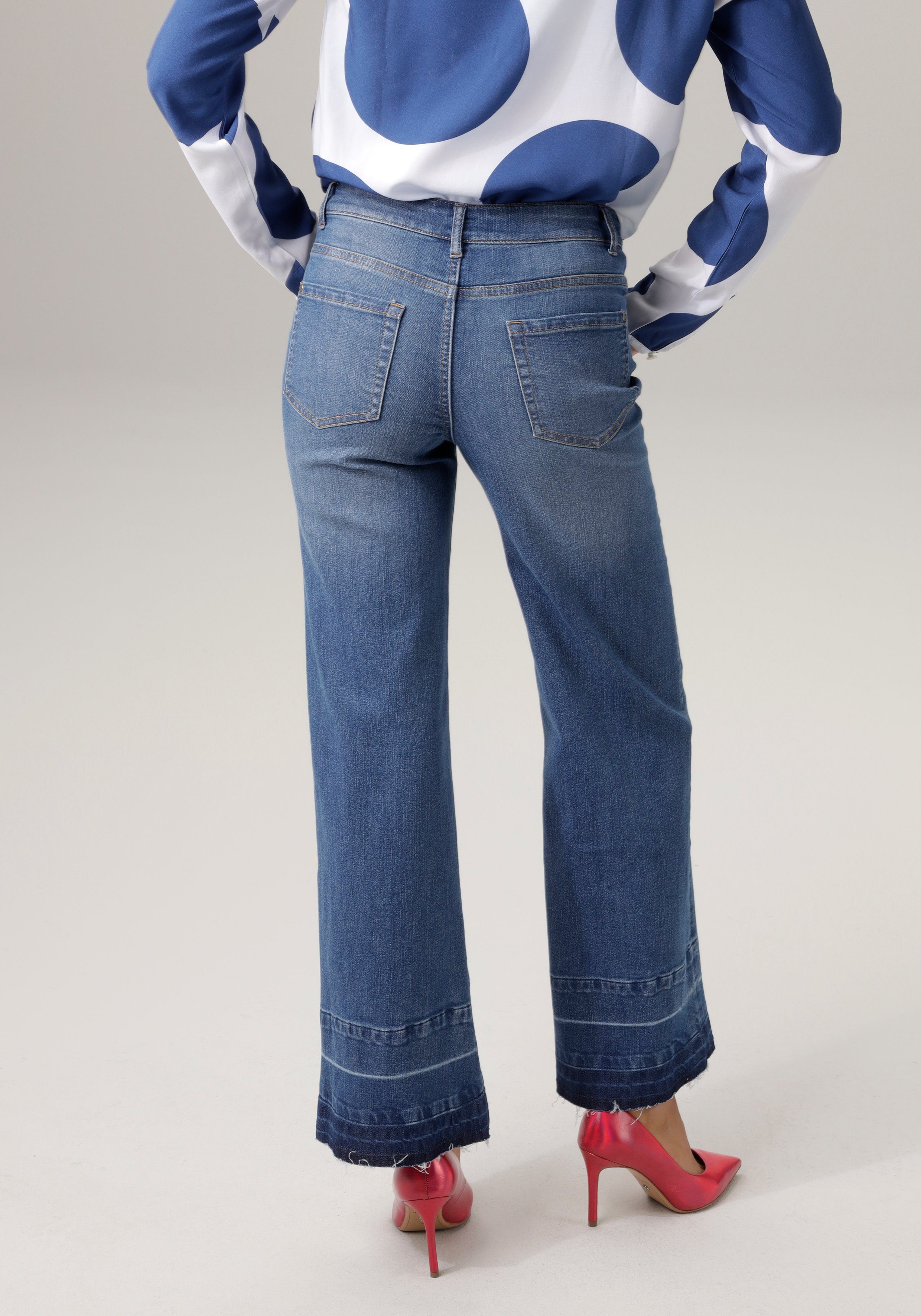 Aniston CASUAL Straight-Jeans mit trendiger Waschung am leicht ausgefranstem Saum