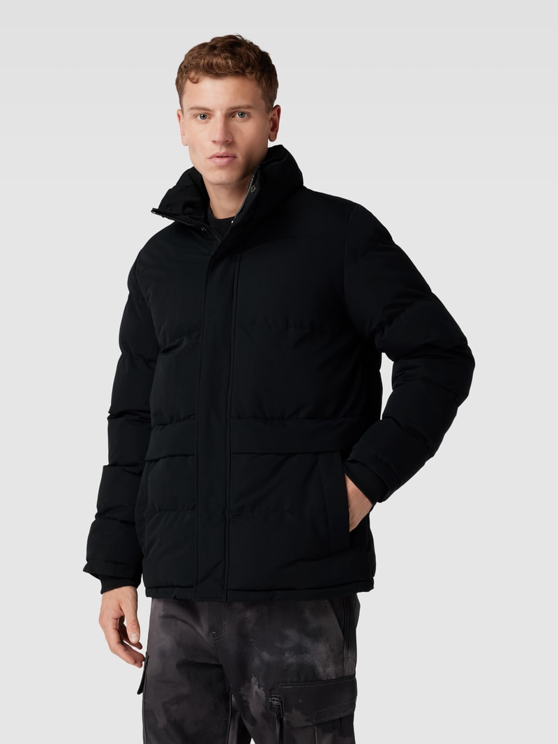 Steppjacke in unifarbenem Design mit Kapuze in schwarz