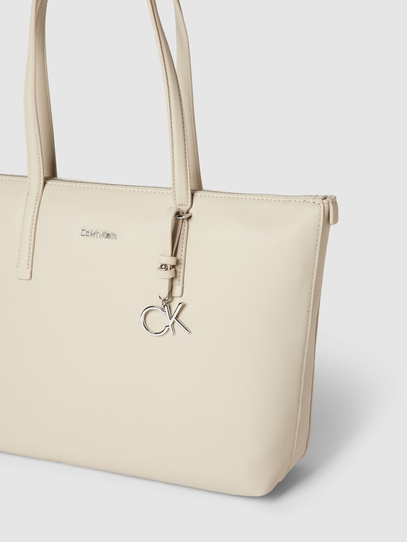 Shopper in Leder-Optik in ecru