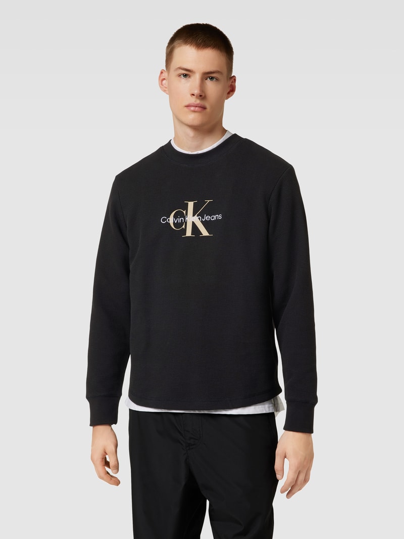 Longsleeve in Waffelstruktur mit Label-Stitching in black