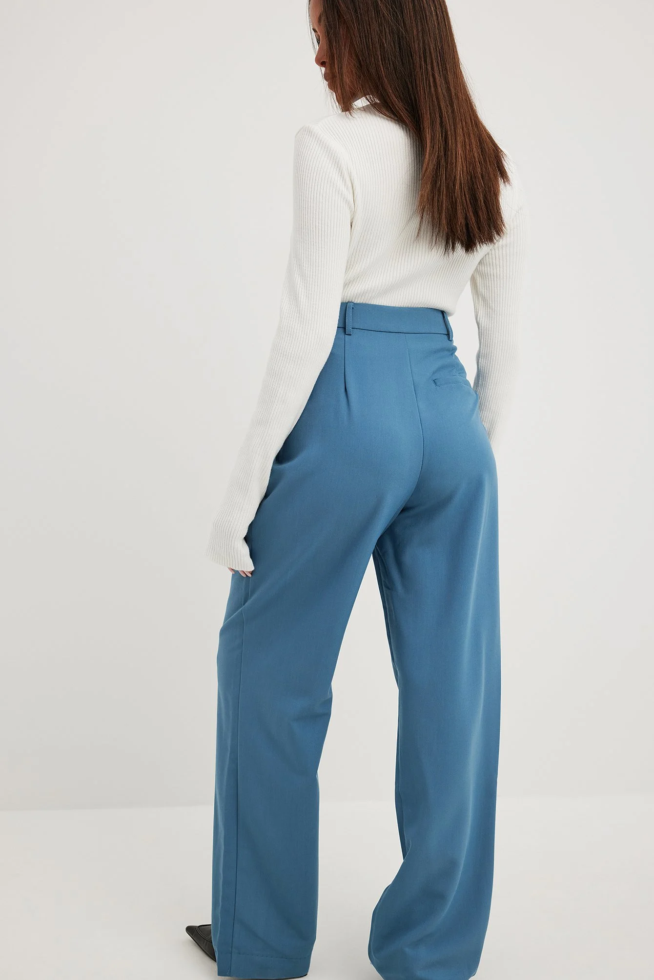 Weite Hose mit hoher Taille und Bundfalten