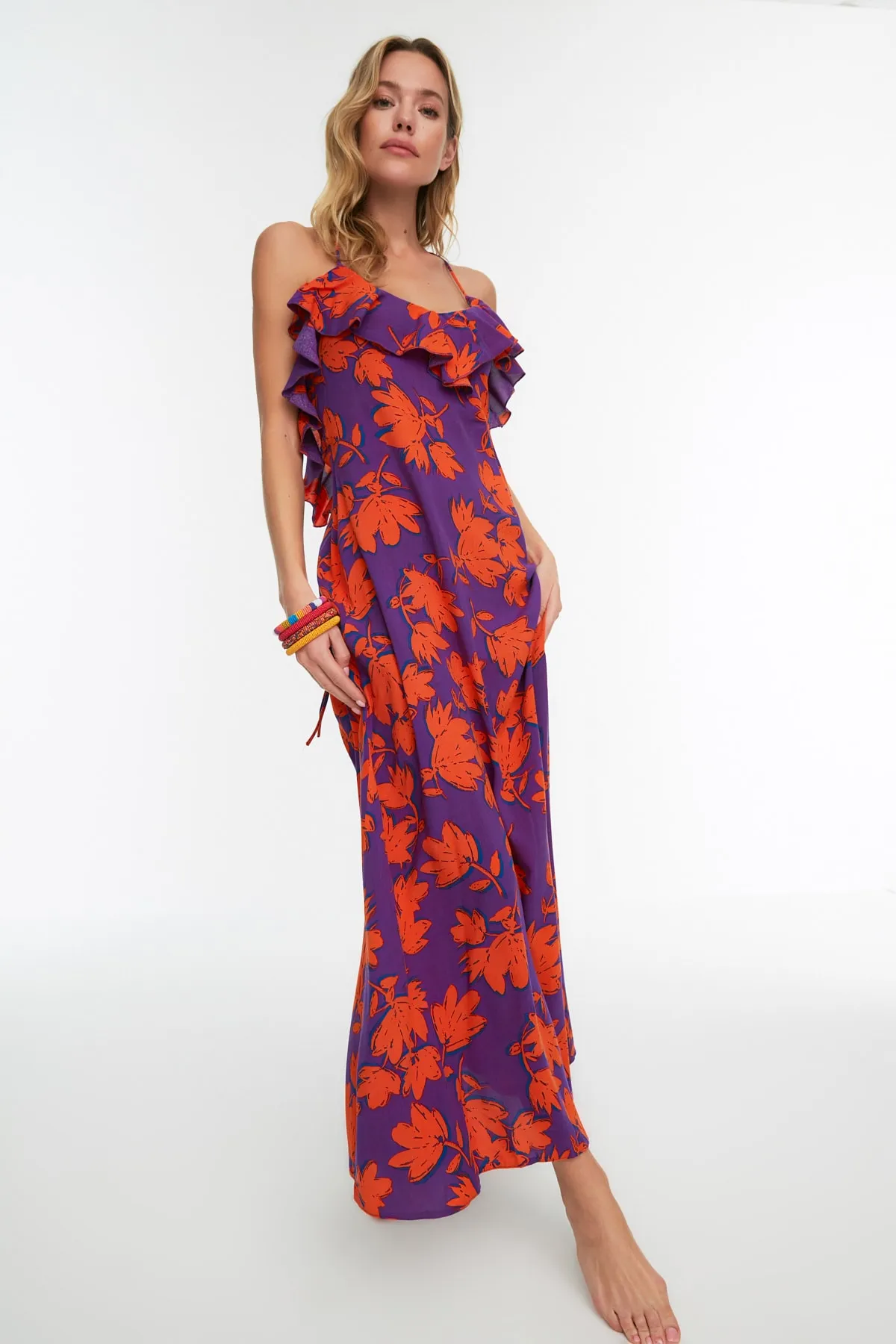 Trendyol Collection  Maxi-Strandkleid mit gewebtem Volant und Blumenmuster TBESS19WY0004
