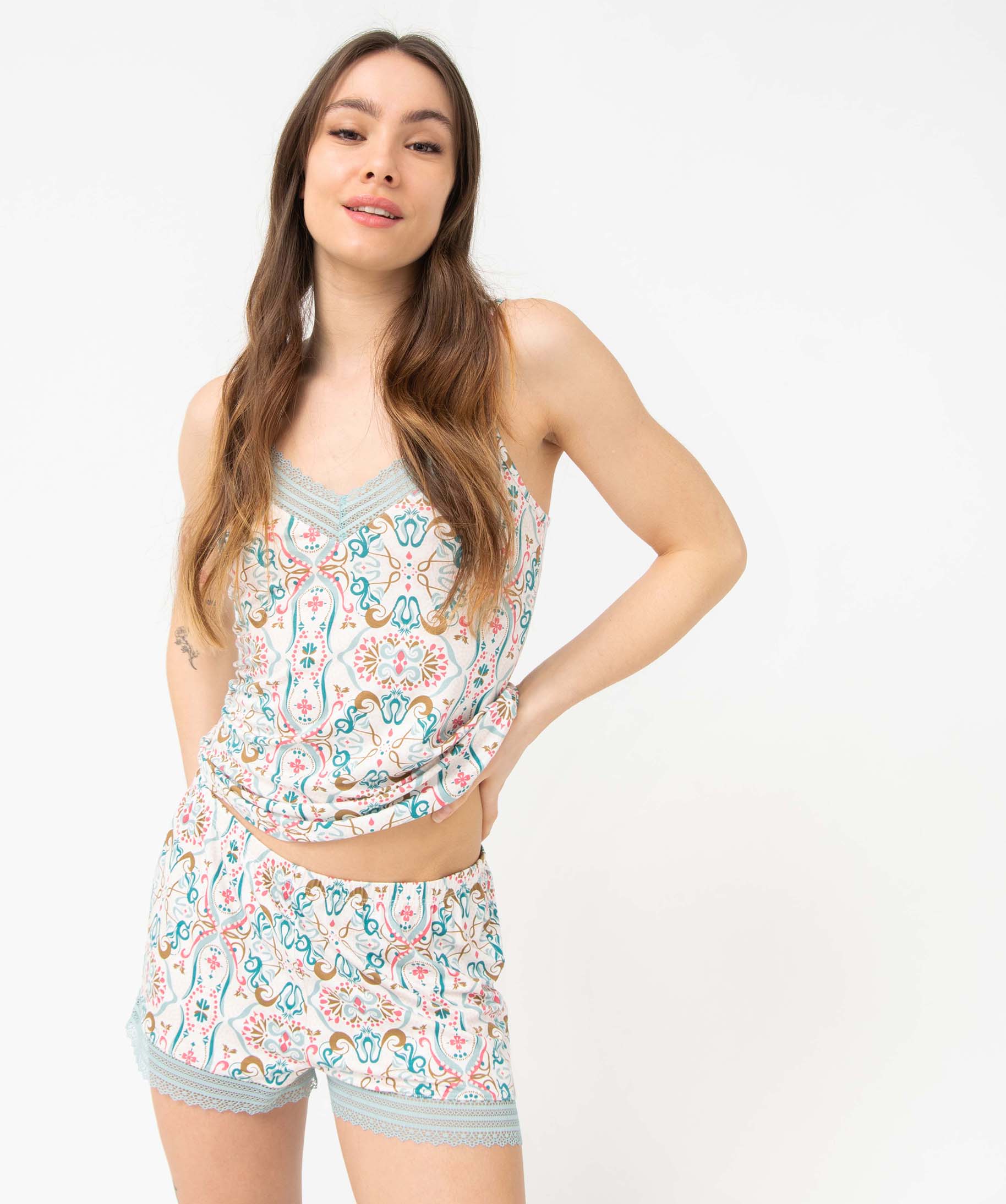 Haut de pyjama femme à fines bretelles et dentelle imprime | GEMO