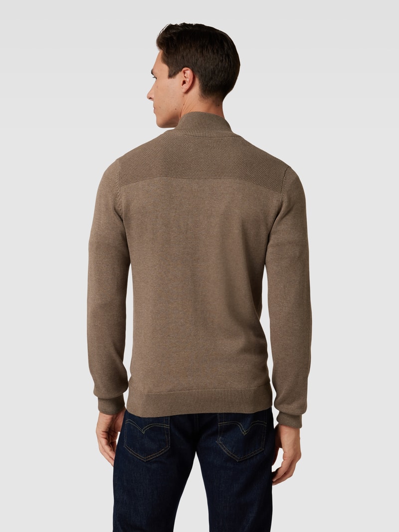 Strickjacke mit Stehkragen in stein meliert