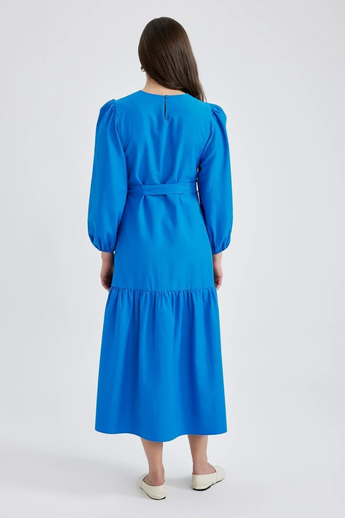 DeFacto  Langärmliges Popeline-Maxikleid mit Rundhalsausschnitt und Taillenschnürung