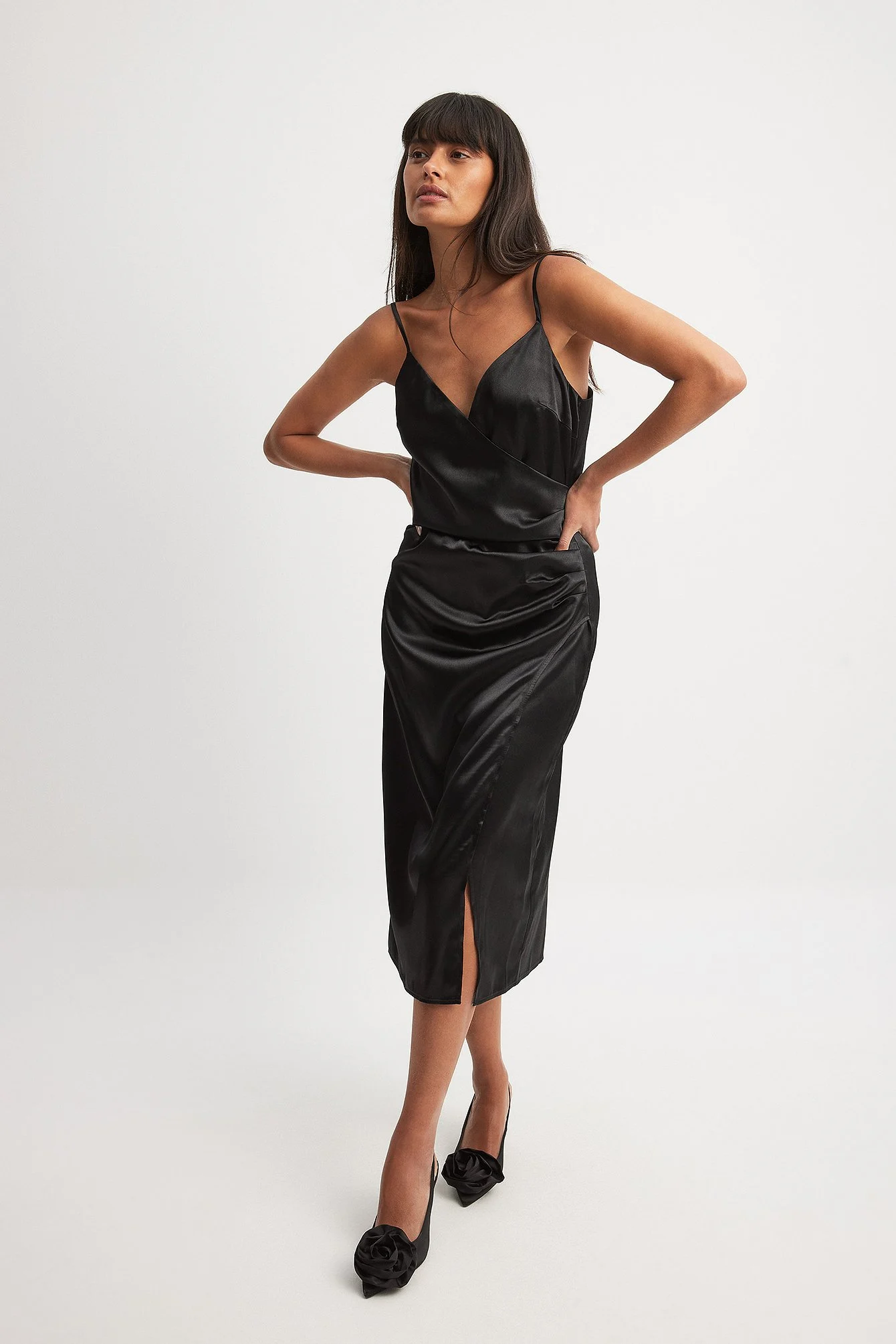 Überlappendes Satin-Slipkleid