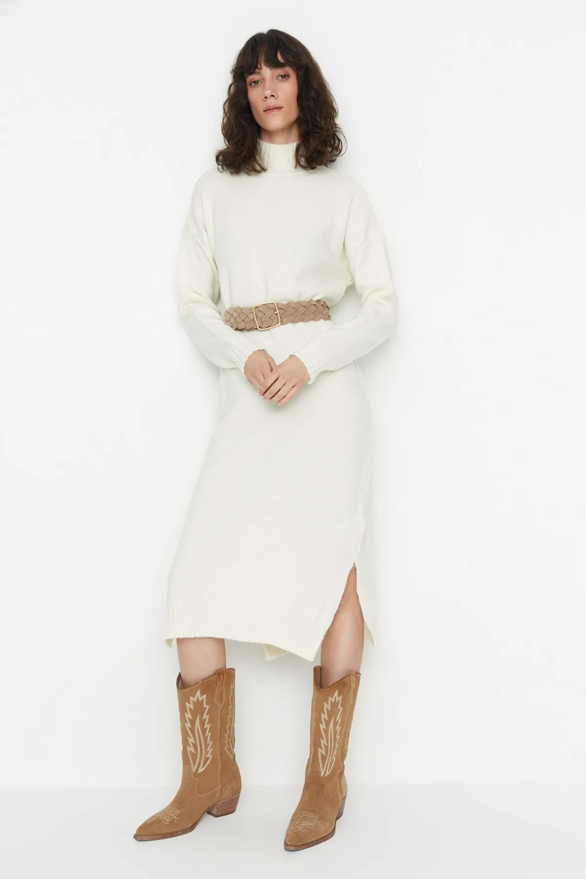 Trendyol Collection  Stone Wide Fit Midi-Strickkleid mit weicher Struktur und hohem Kragen TWOAW23EL0005