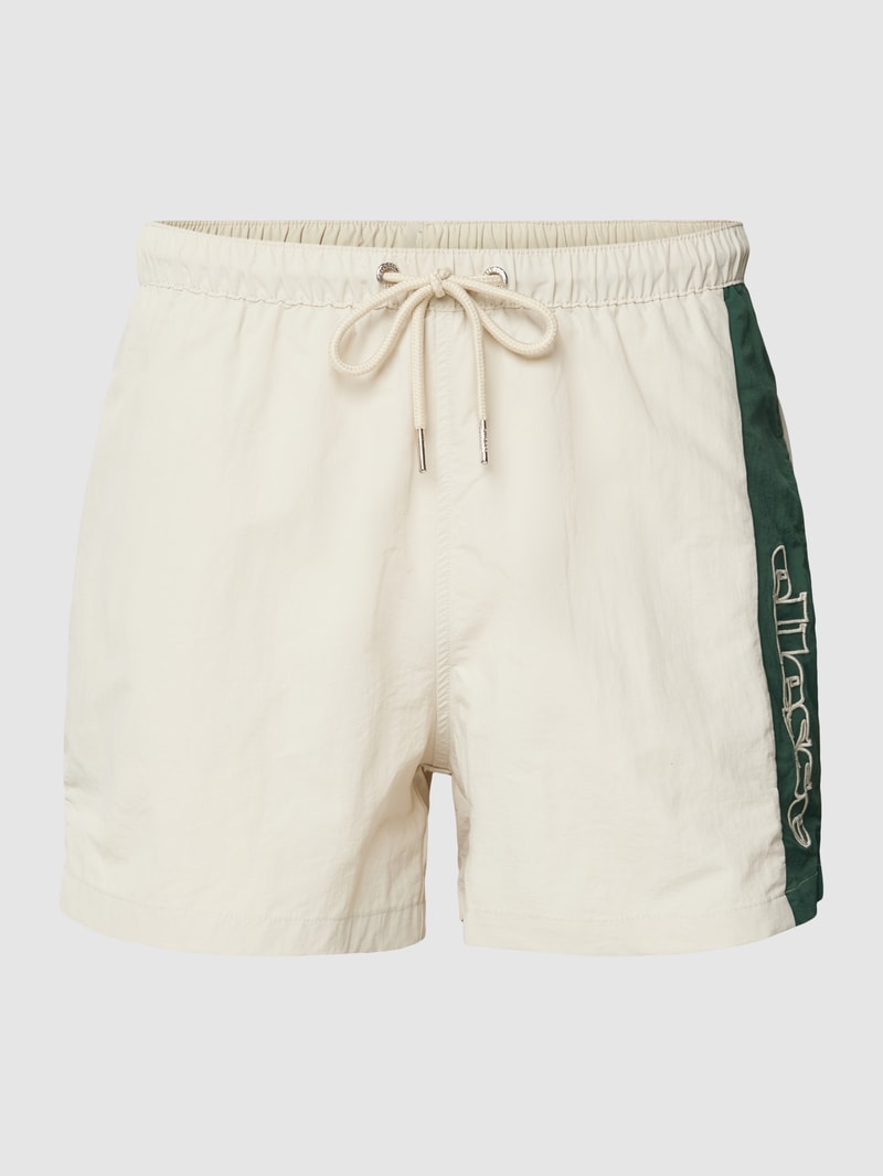 Shorts mit seitlichen Eingrifftaschen in beige