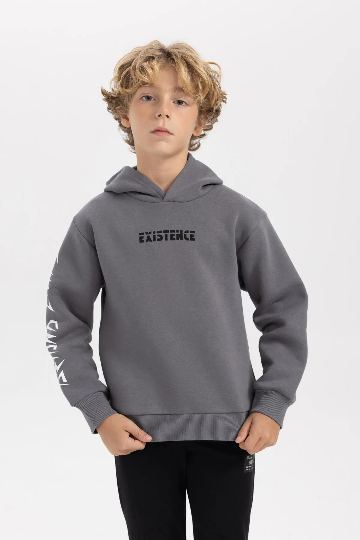 DeFacto  Dickes Kapuzen-Sweatshirt mit regulärer Passform für Jungen