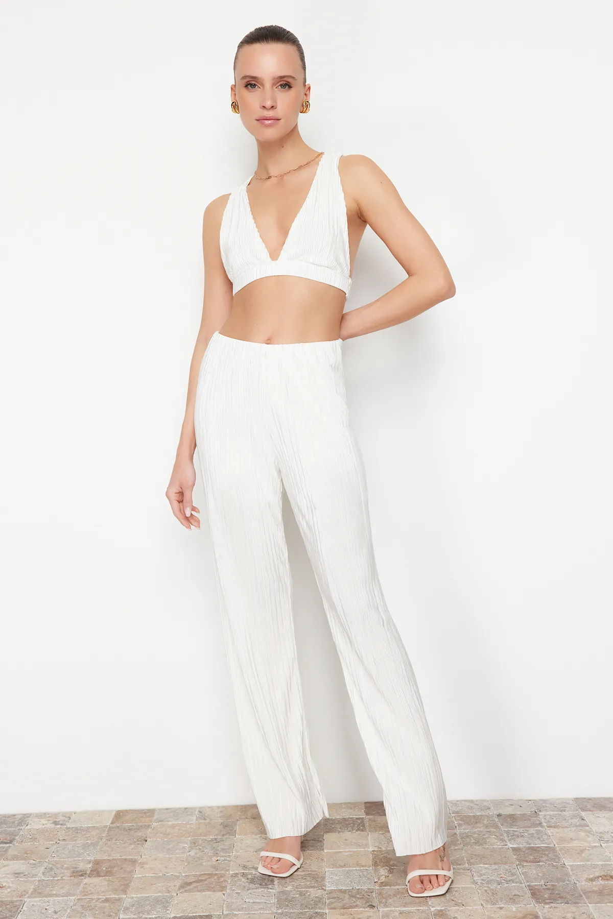 Trendyol Collection  Weiße Stretch-Strickhose mit Bügelfaltenfutter TWOSS24PL00033