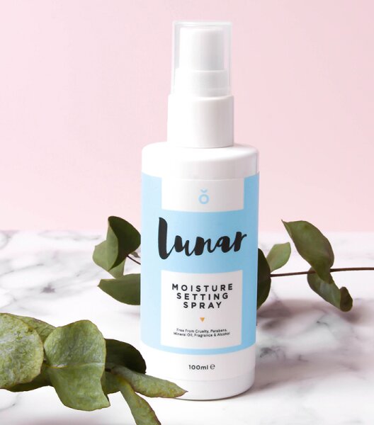 Lunar Glow Moisturising Setting Spray Gesichtsspray