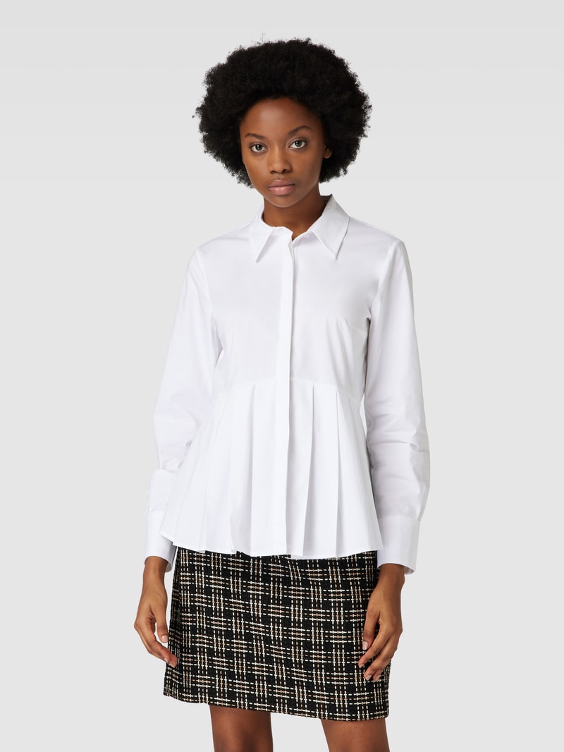 Bluse im Stufen-Look mit gelegten Falten in weiß
