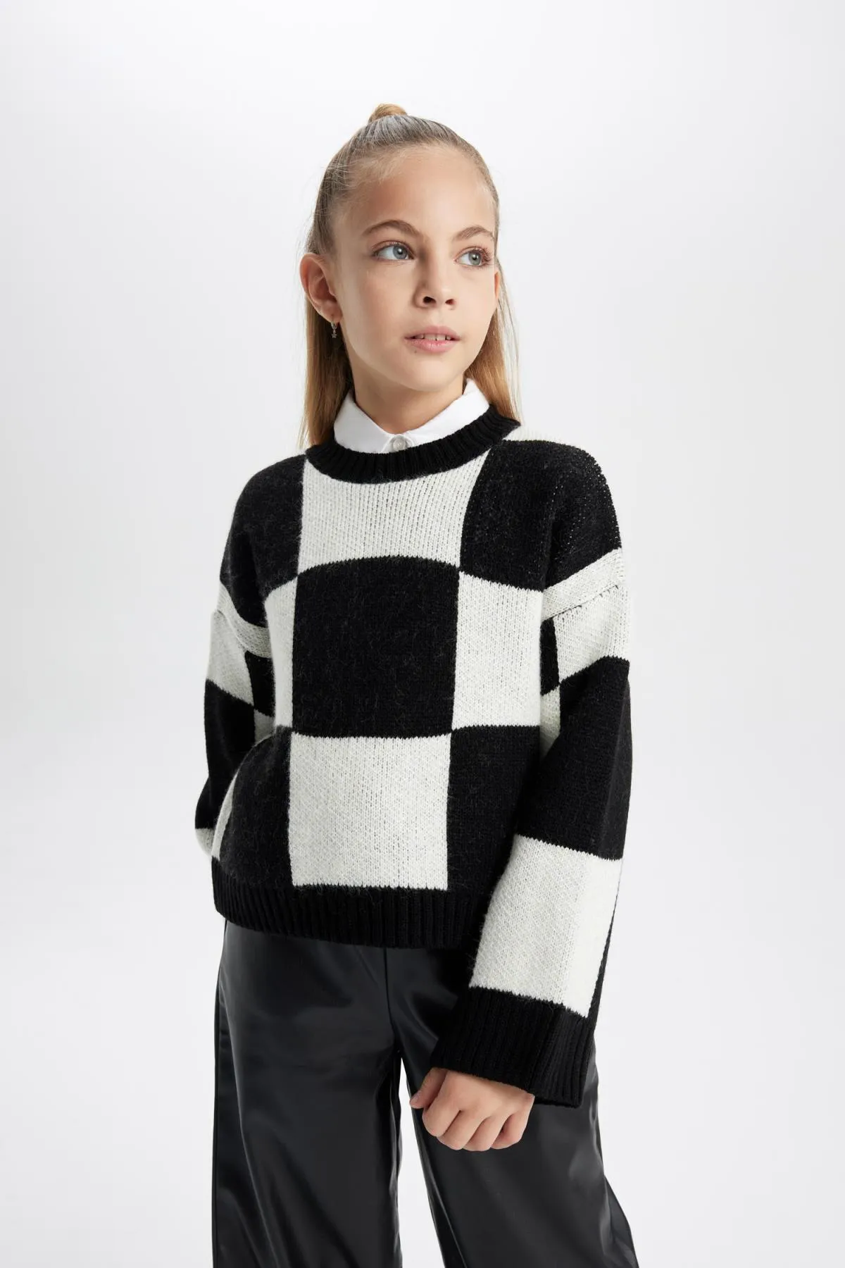 DeFacto  Mädchenpullover mit normaler Passform und Rundhalsausschnitt