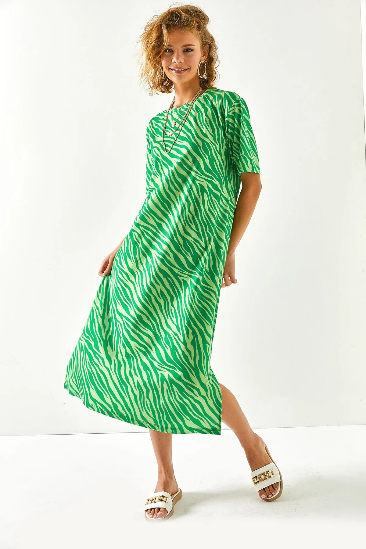 Olalook  Viskosegrünes, seitlich geschlitztes Oversize-Baumwollkleid für Damen ELB-19001880