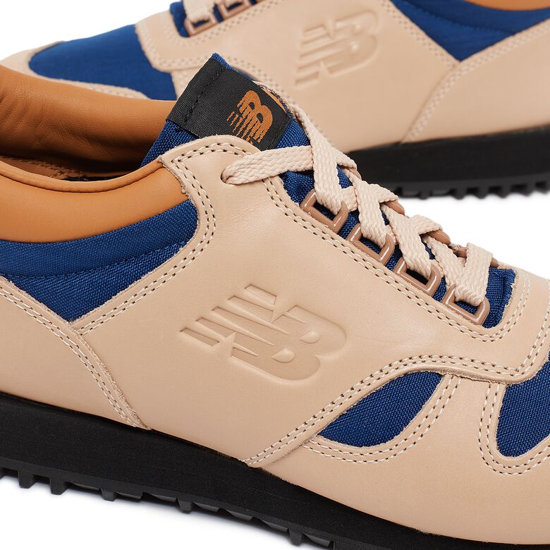 New Balance Rainier Low beige