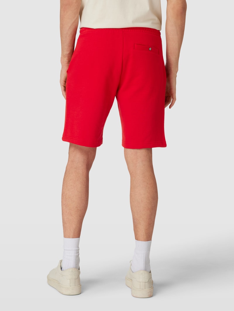 Shorts mit seitlichen Eingrifftaschen in rot