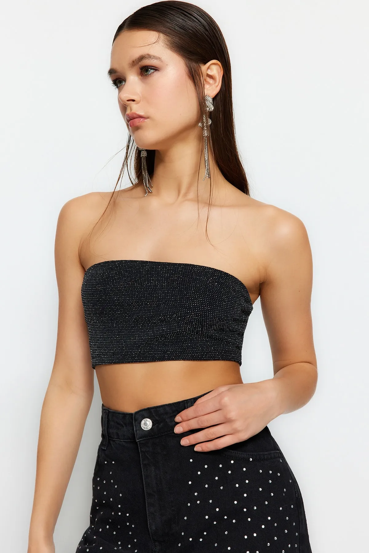 Trendyol Collection  Anthrazitfarbenes, kurz gestricktes, glänzendes Bustier TPRSS23BS00124