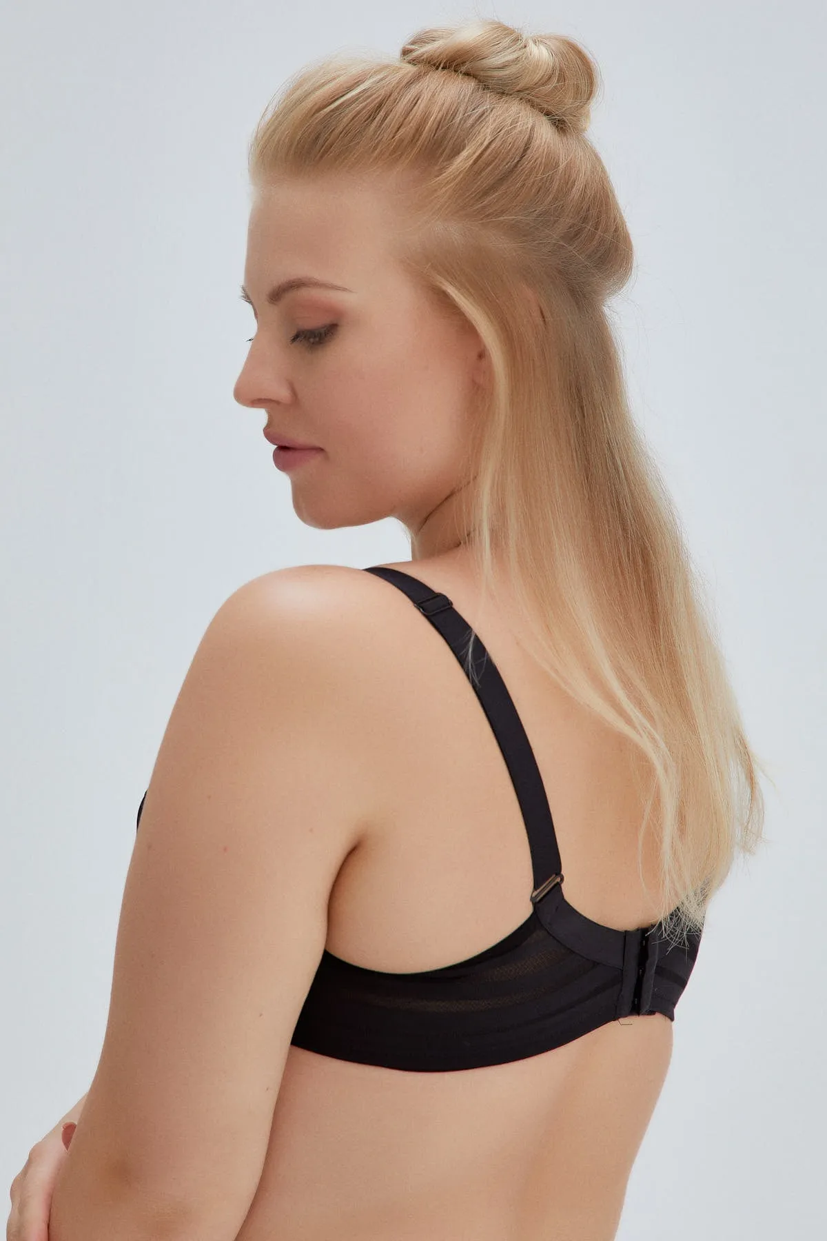 Dagi  Schwarzer, stärkender BH