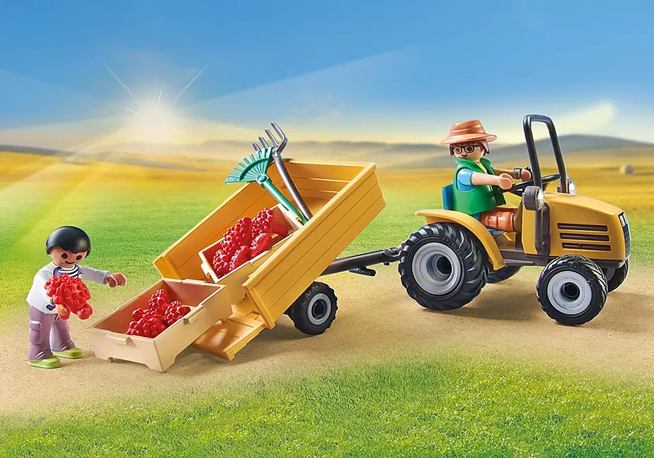 Traktor mit Anh&auml;nger und Wassertank