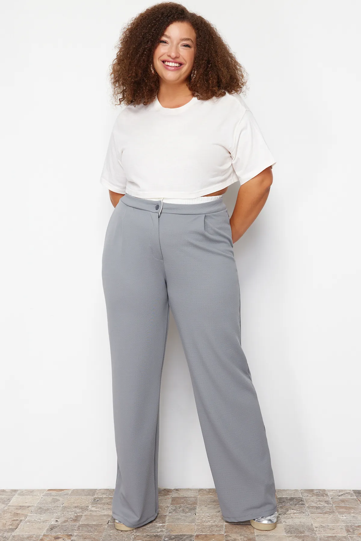 Trendyol Curve  Graue Strickhose mit Taillendetail TBBSS24AR00000