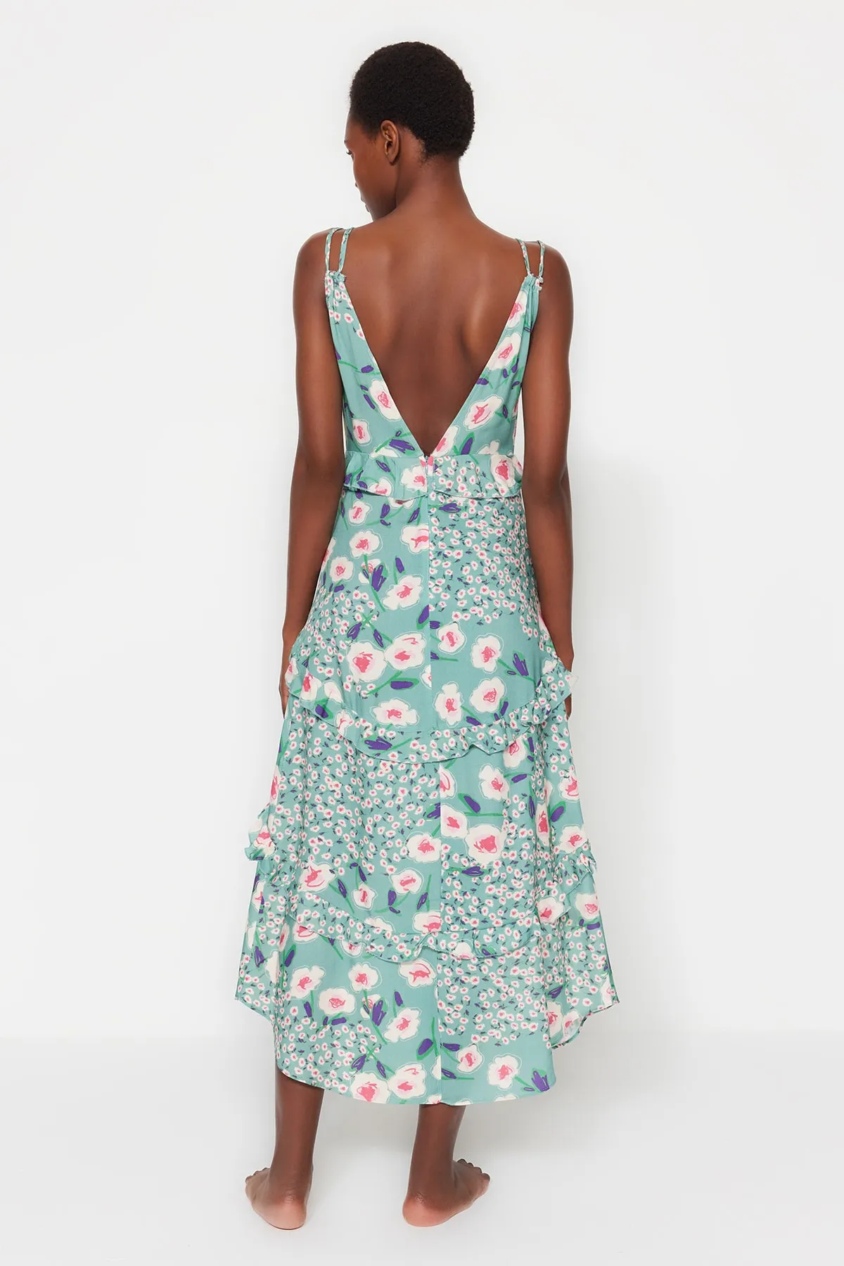 Trendyol Collection  Grünes Strandkleid mit Blumenrüschen TBESS21EL4222