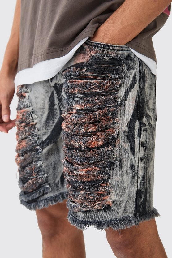 Lockere Jeansshorts mit extremen Rissen