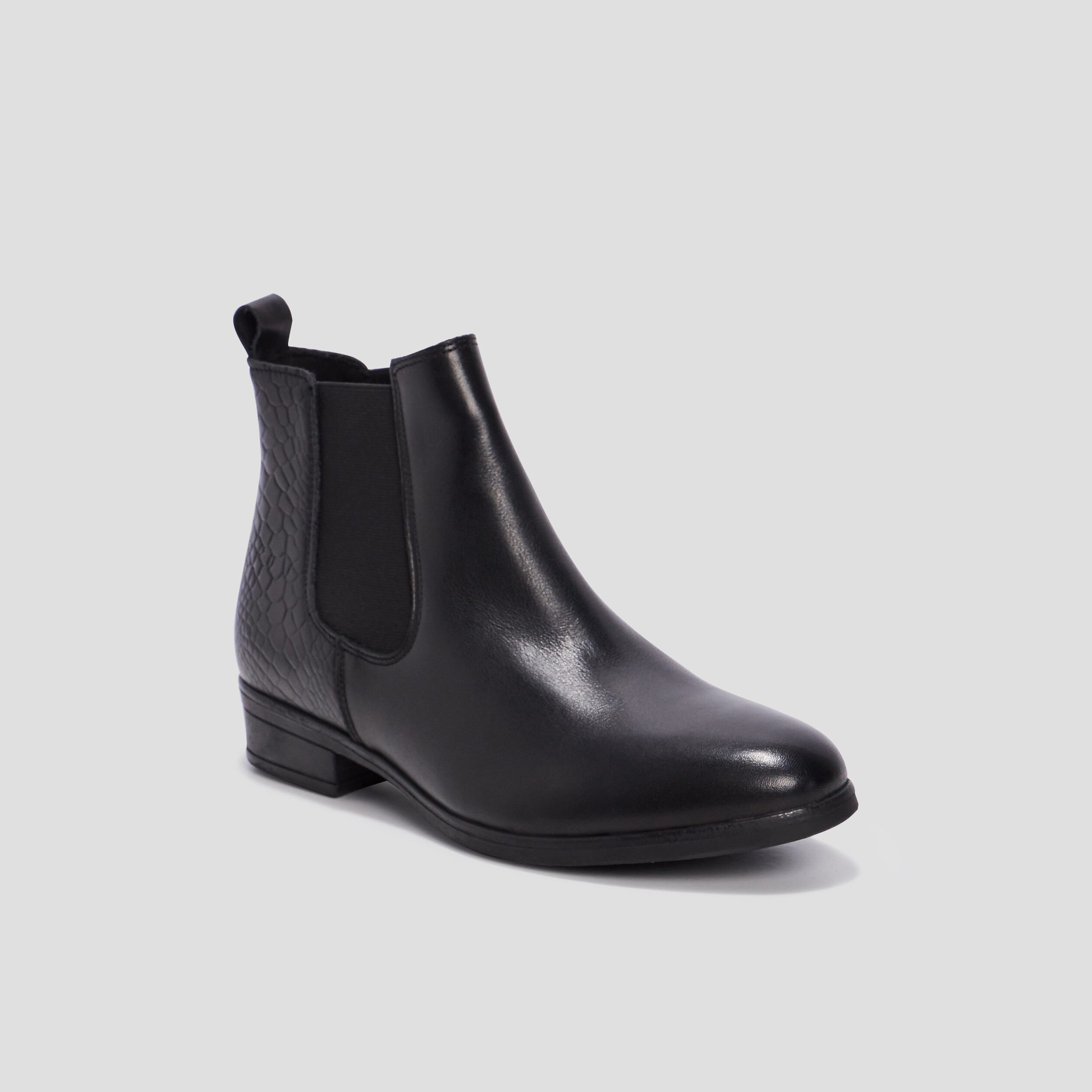 Bottines chelsea plates en cuir noir femme | La Halle