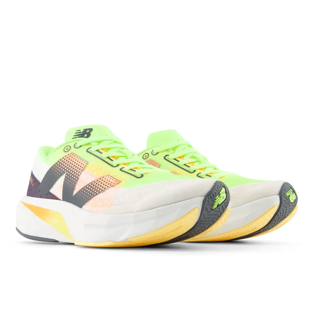 New Balance FuelCell Rebel v4 WFCXLA4 / weiss