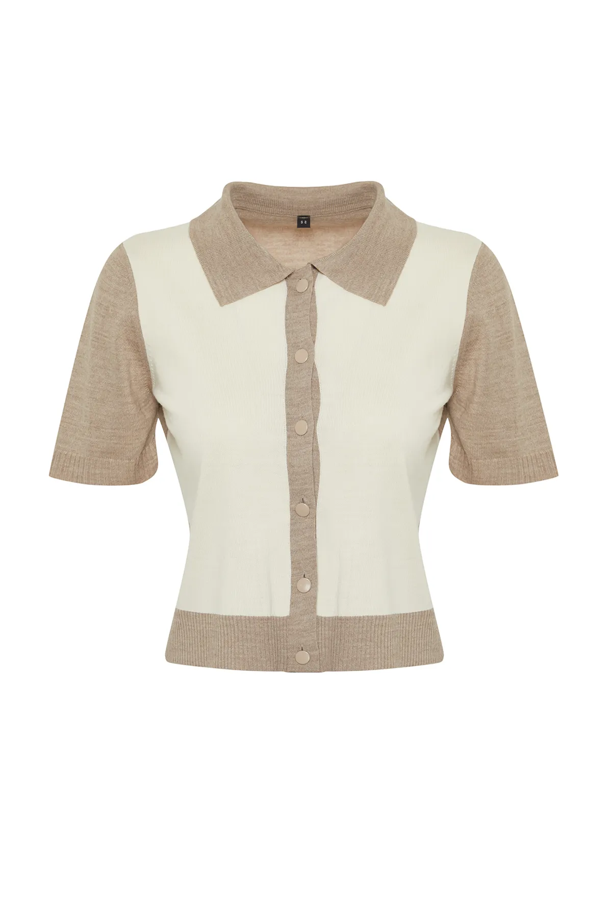 Trendyol Collection  Ecrufarbener Strickpullover mit Polokragen und Farbblock im T-Shirt-Look TWOSS24KZ00026