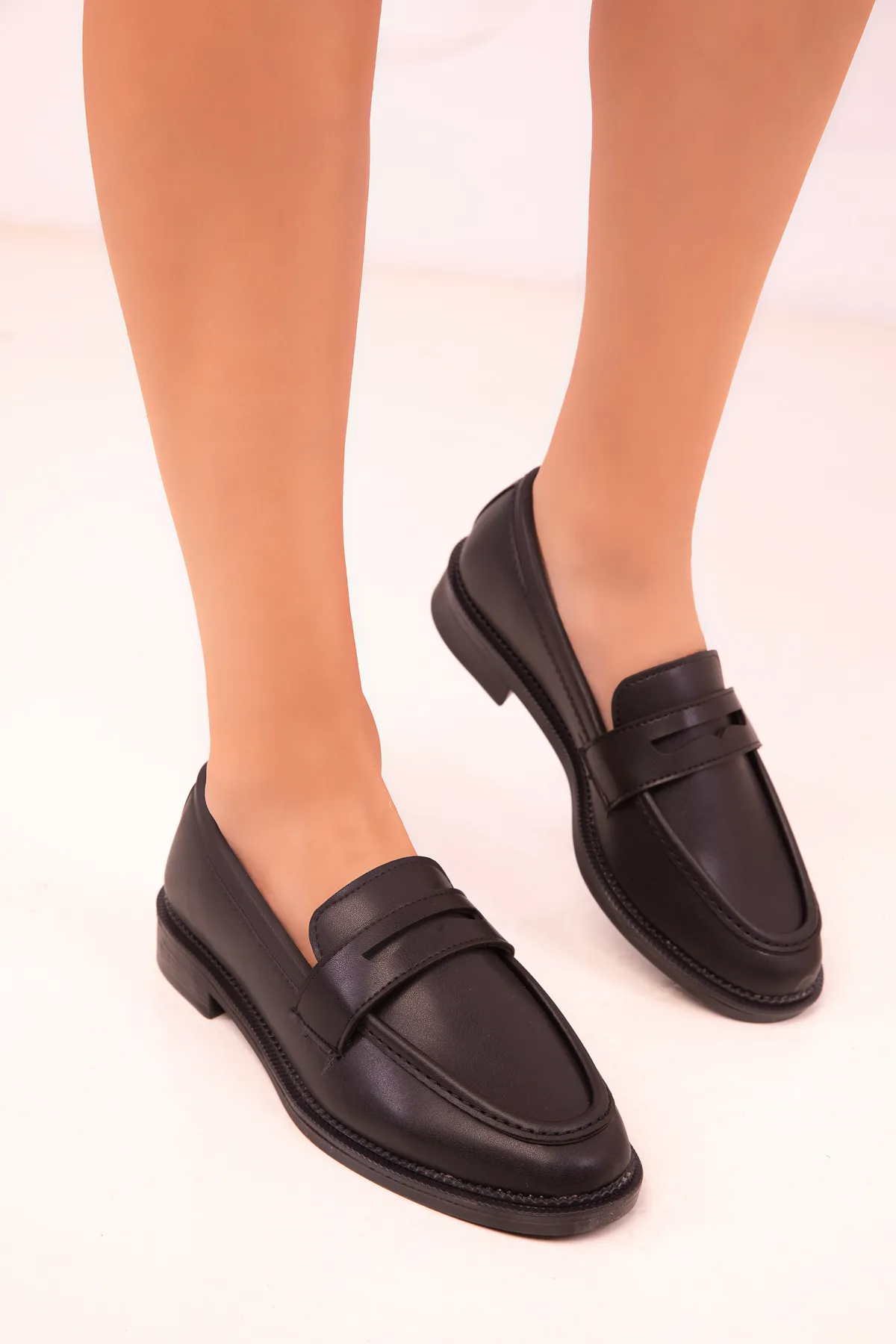 SOHO  Schwarze Freizeitschuhe für Damen 18492