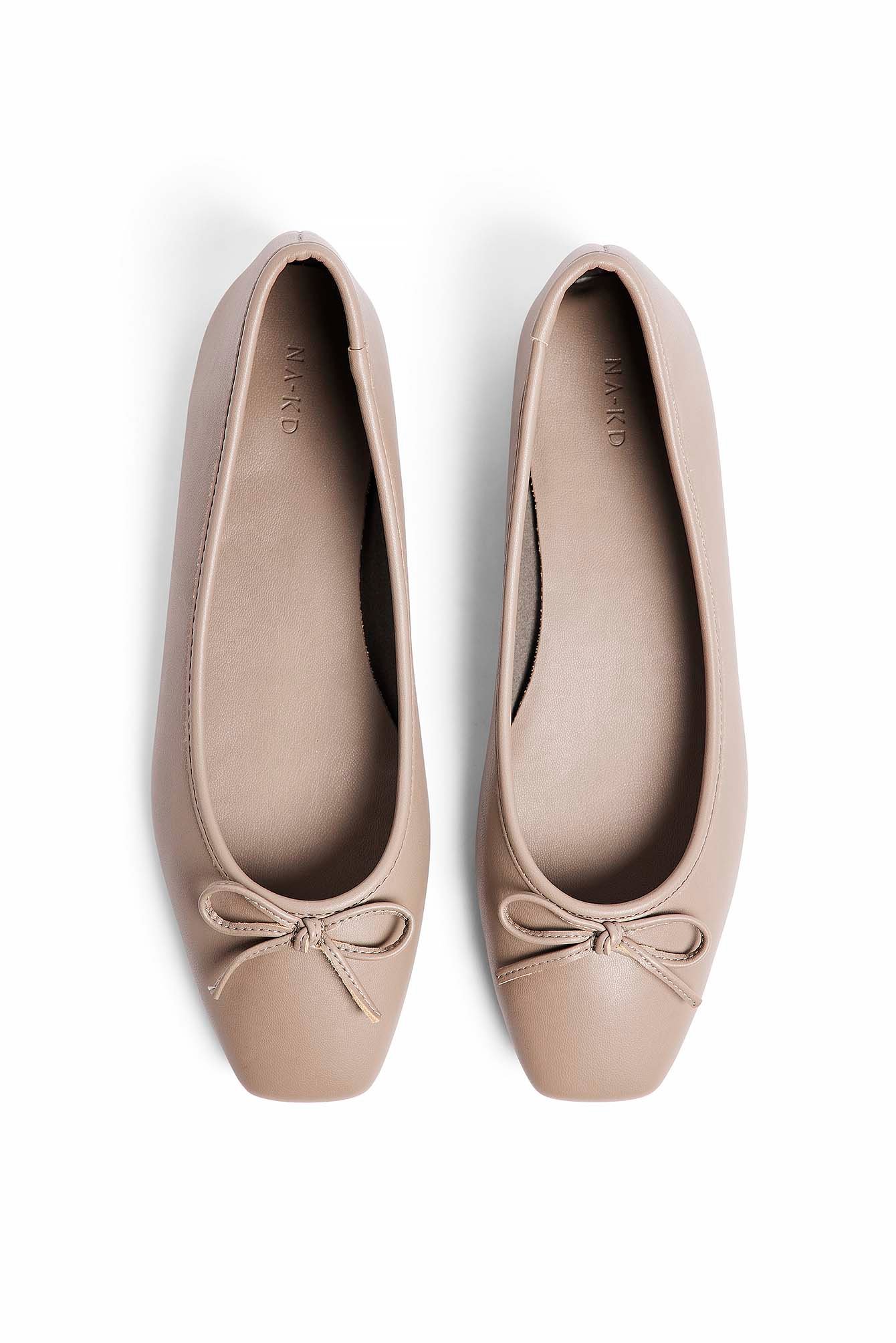 Ballerinas mit quadratischer Spitze
