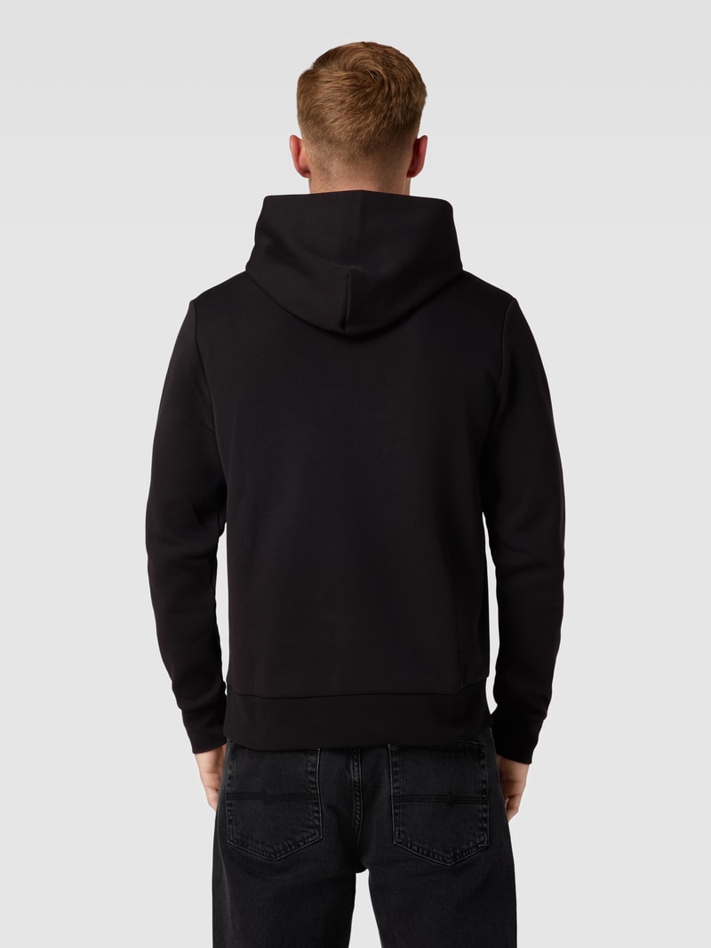 Hoodie mit seitlichen Eingrifftaschen in schwarz