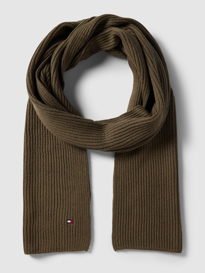 Schal mit Label-Stitching Modell 'ESSENTIAL FLAG' in olivgrün