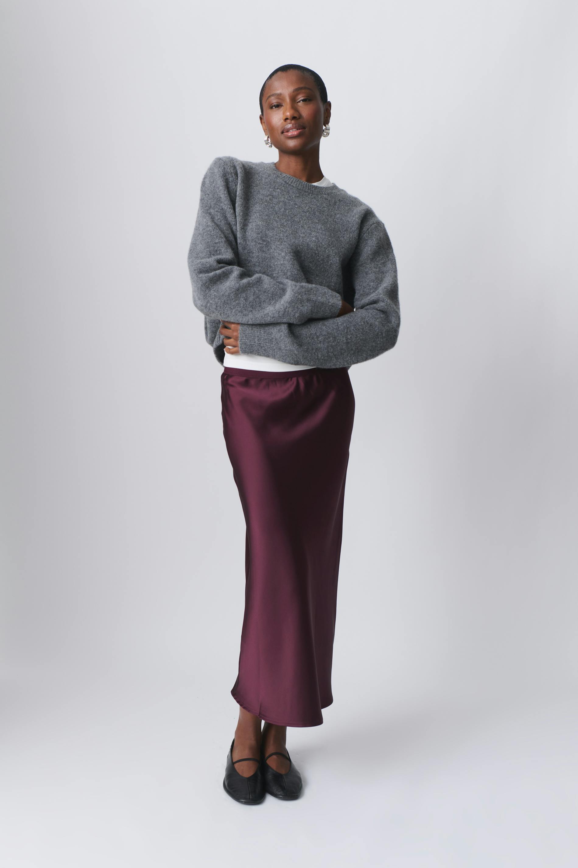 Elastic satin midi skirt