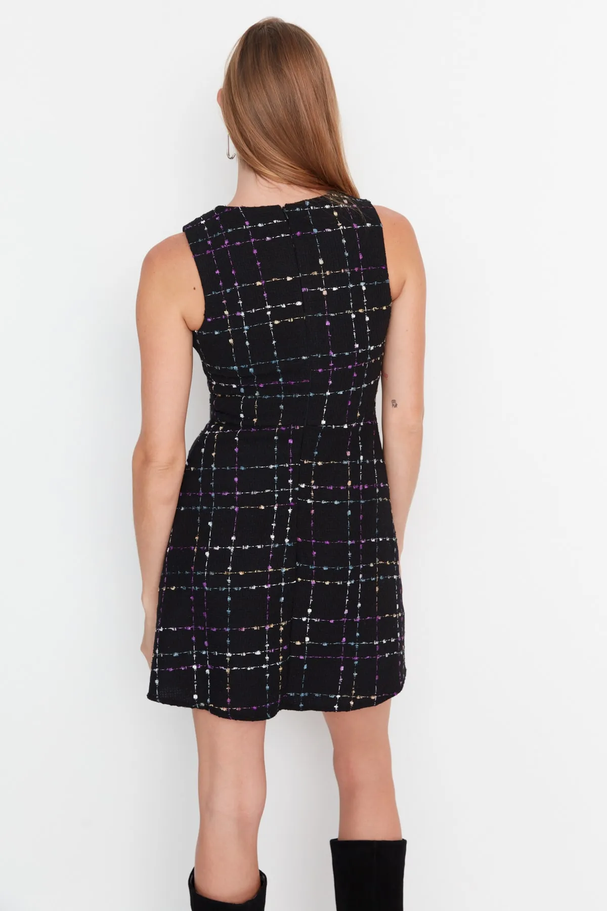 Trendyol Collection  Schwarzes Mini-Tweed-Webkleid in A-Linie TWOAW23EL00258