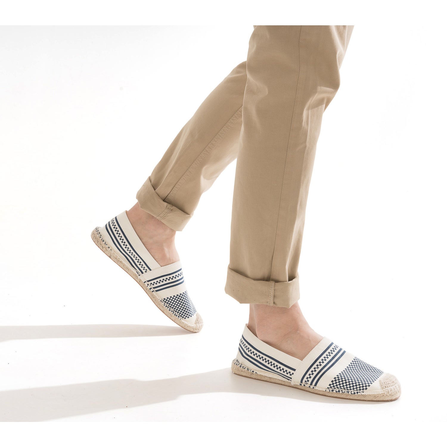 Espadrille écrue en toile à motif graphique bleu