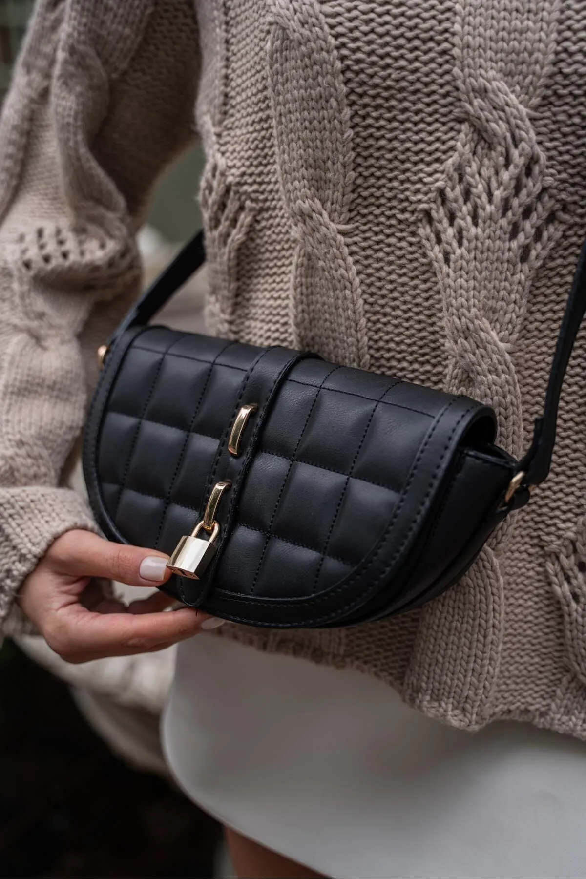 Madamra  Schwarze gesteppte Umhängetasche für Damen