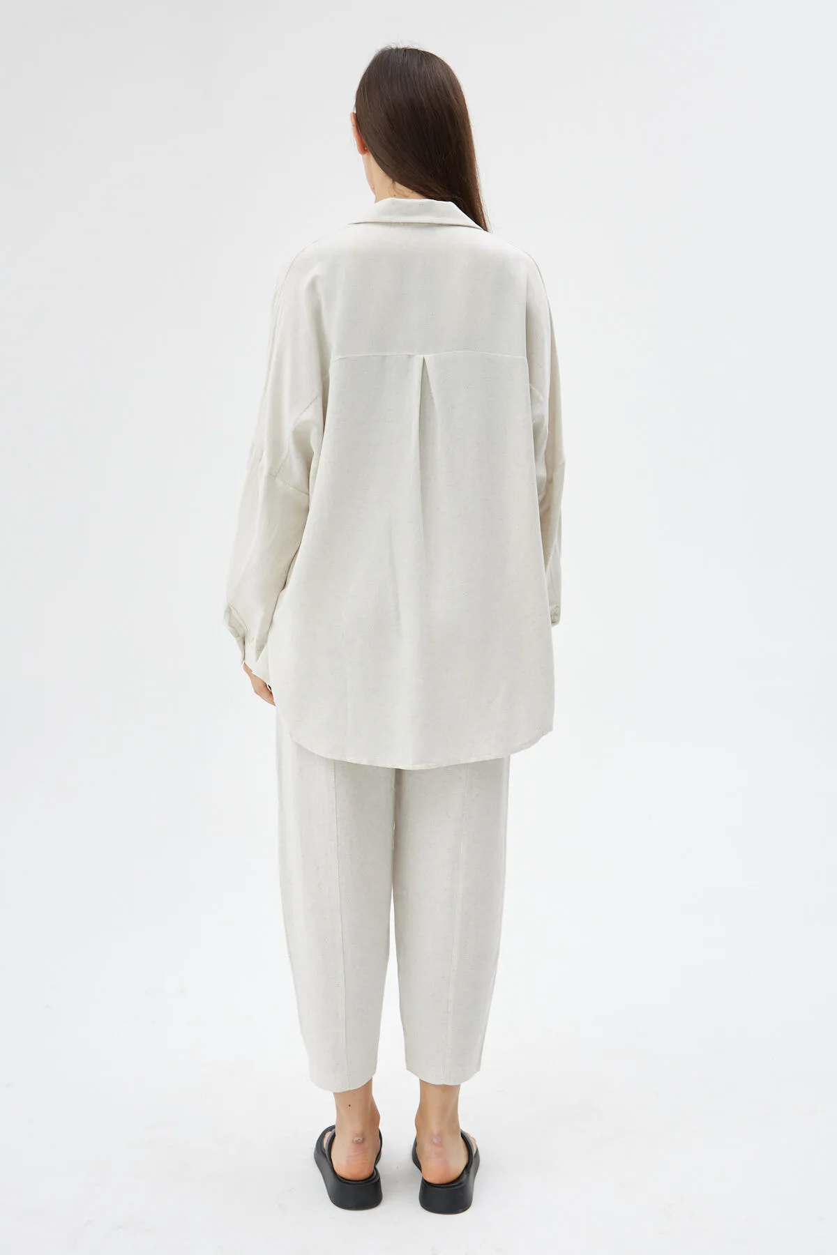 Laluvia  Steinfarbenes Leinenhemd, Shalwar-Hose, Oberteil und Unterteil im Set