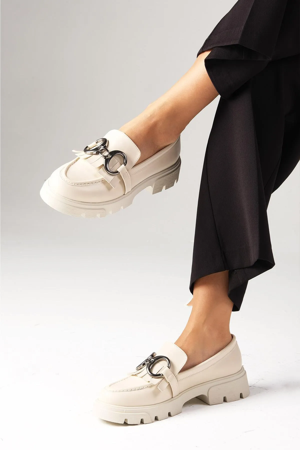 Mio Gusto  Suzi Beigefarbene Damen-Loaferschuhe mit dicken Sohlen