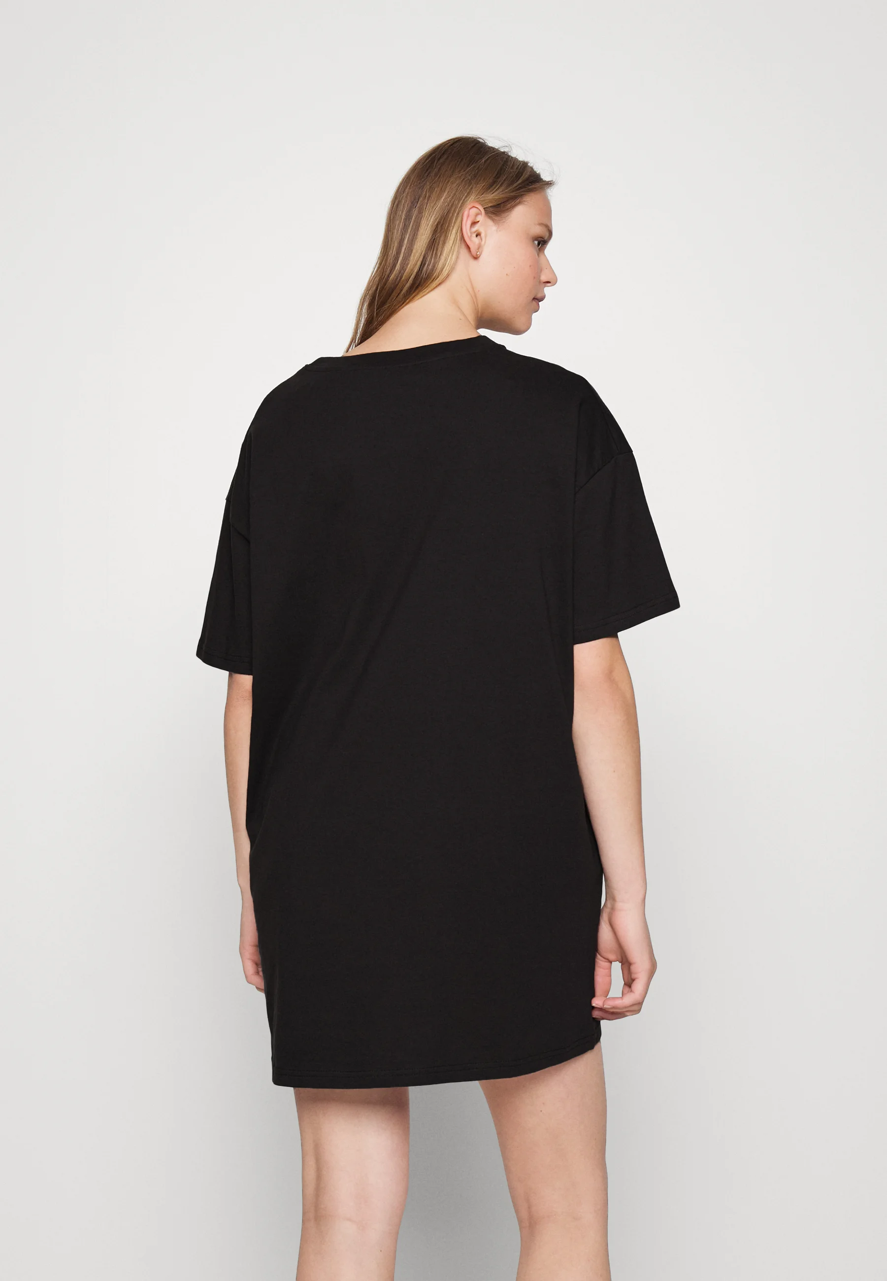 Camisón de algodón sobre el cuerpo