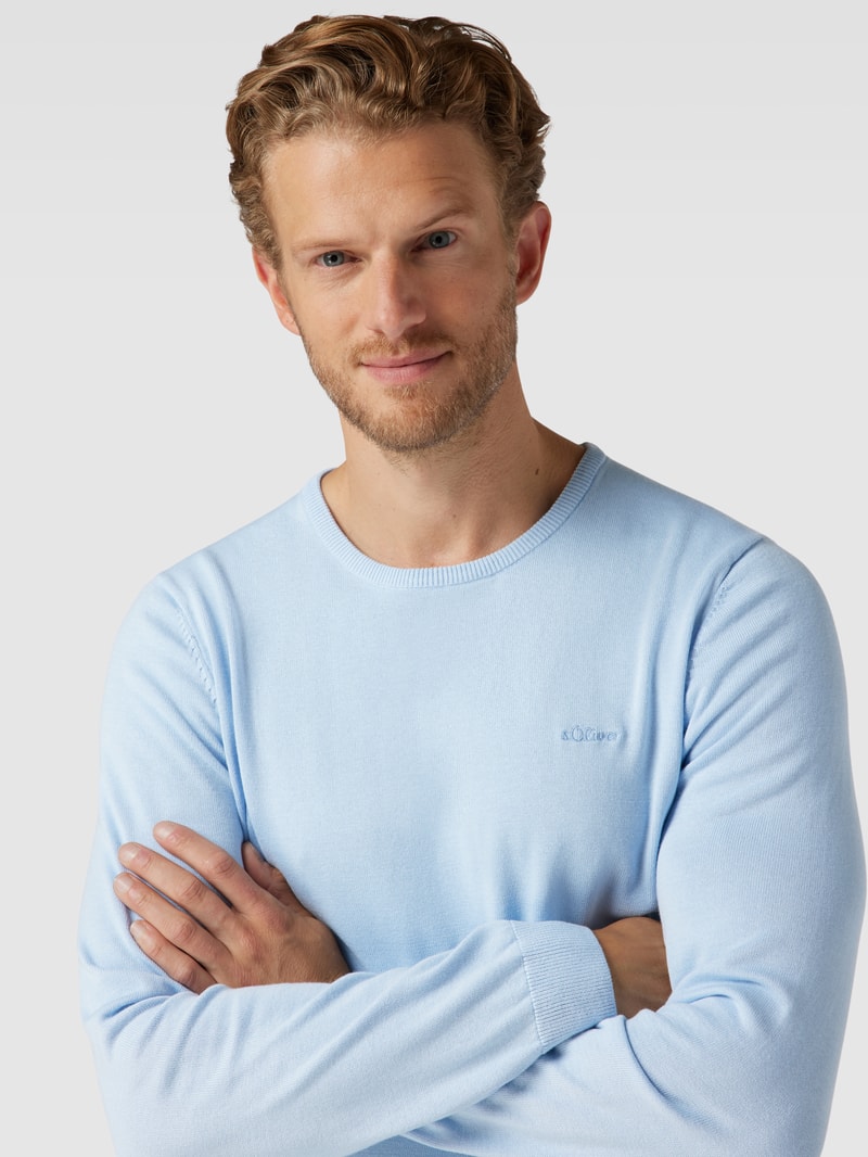 Strickpullover mit Label-Stitching Modell 'BASIC' in hellblau