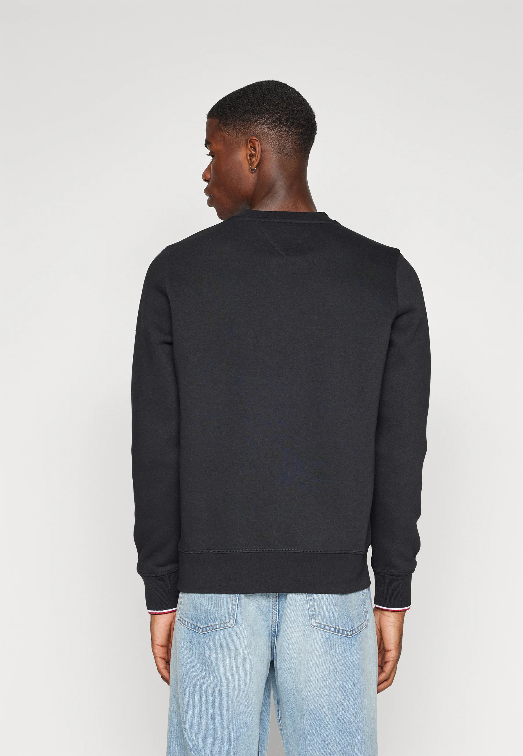 Sudadera con cuello redondo y ribete del logotipo de Tommy Hilfiger