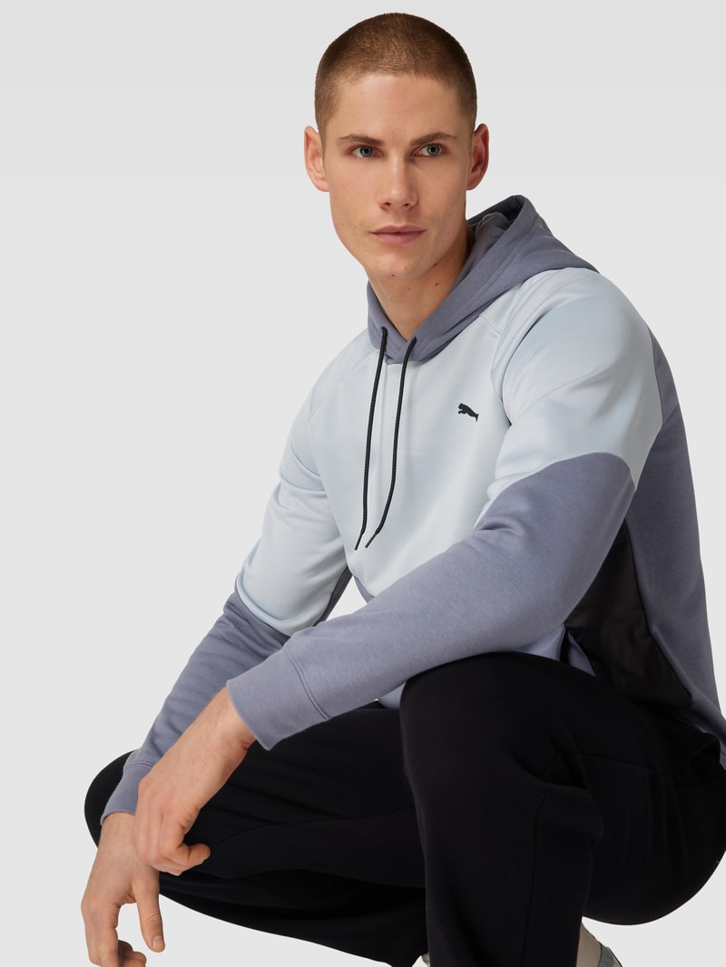 Hoodie mit Känguru-Tasche Modell 'PUMATECH Hoodie FL' in mittelgrau