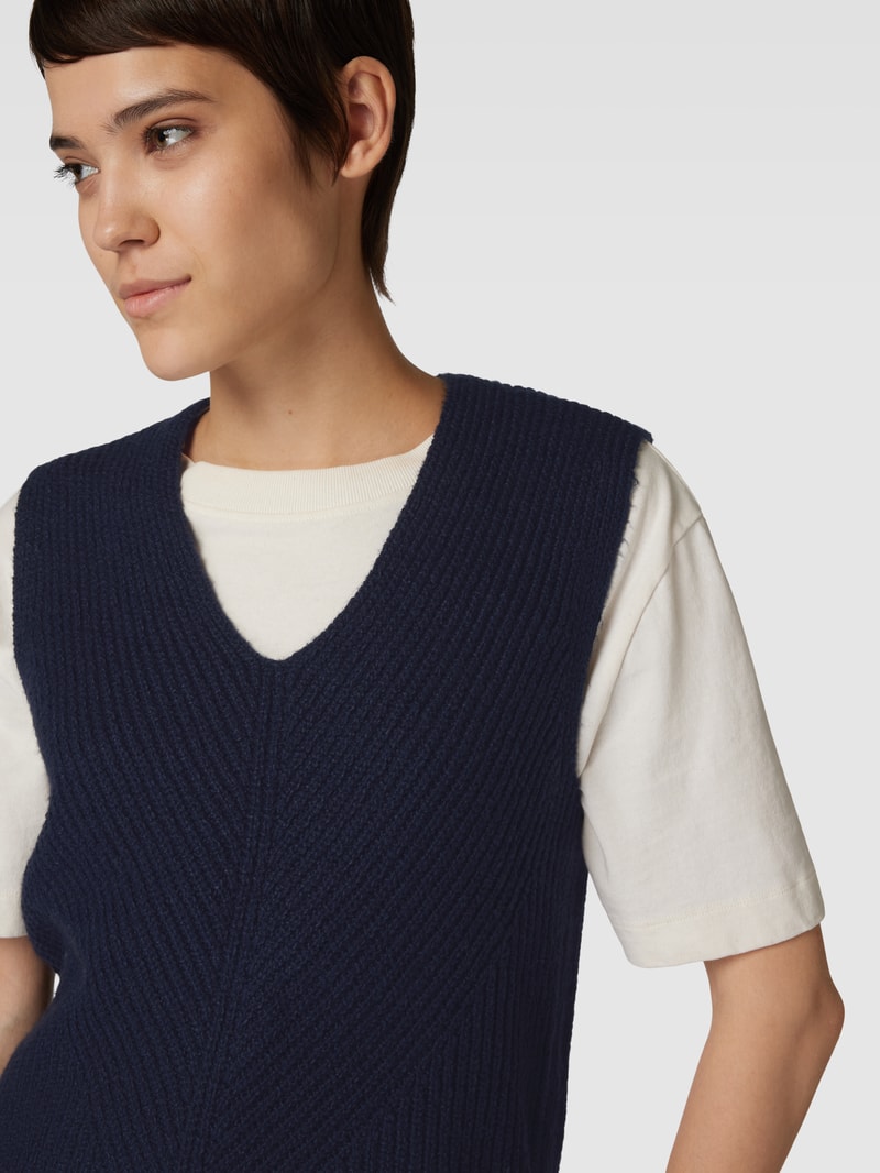 Pullunder in unifarbenem Design mit V-Ausschnitt in marineblau