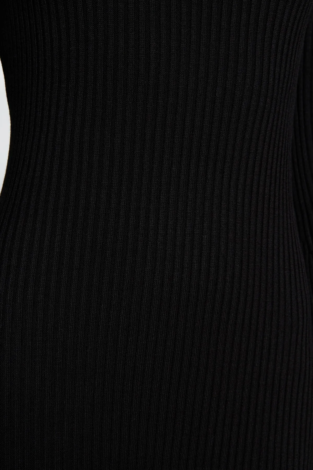 Trendyol Collection  Schwarzes Midi-Strick-Basic-Kleid mit Ärmeldetail TWOAW24EL00117