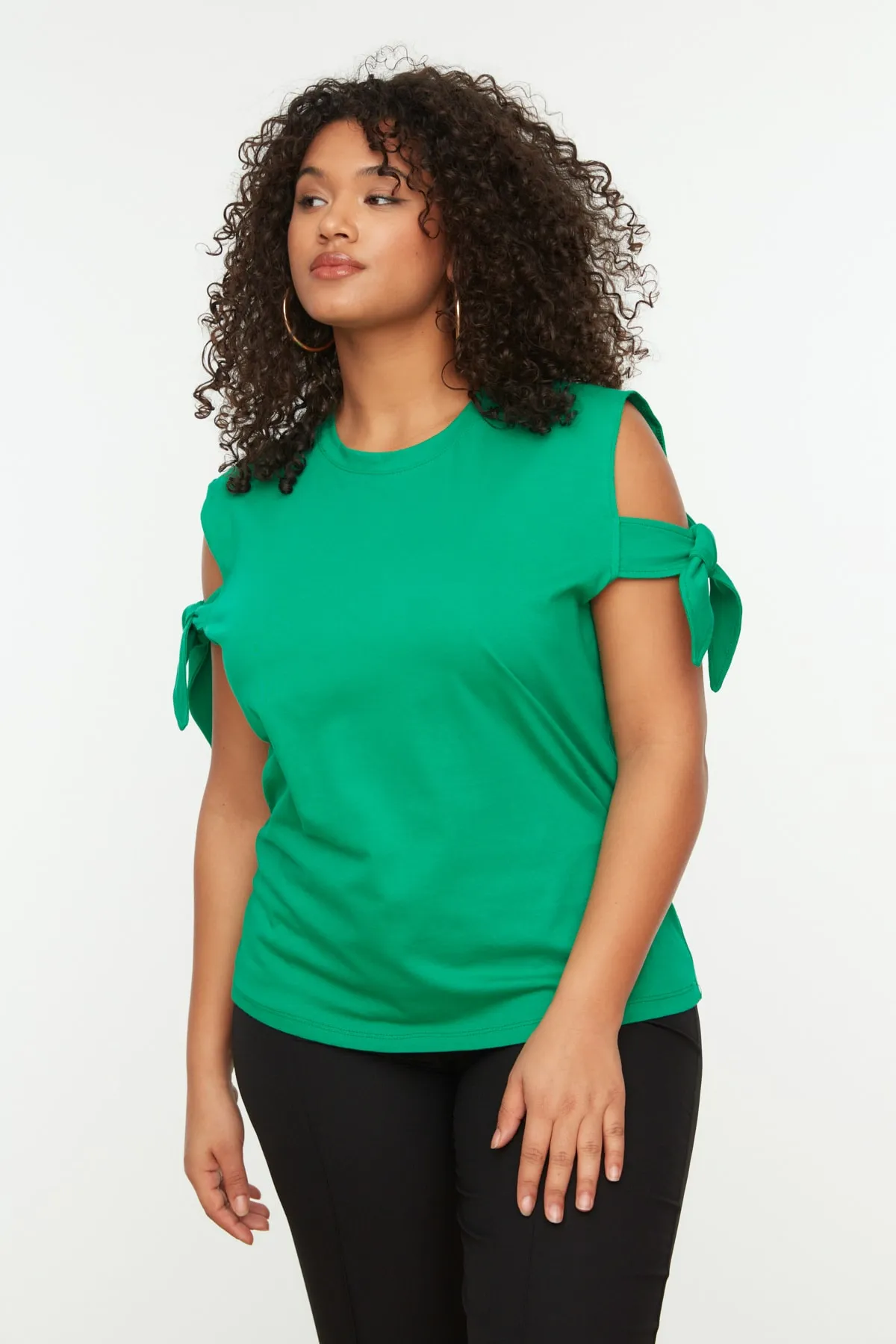 Trendyol Curve  Grünes Strick-T-Shirt mit Bindedetail an den Ärmeln TBSSS22BF0003