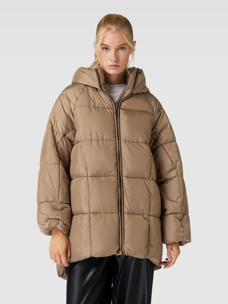 Oversized Steppmantel mit Kapuze Modell 'LASTA' in mittelbraun