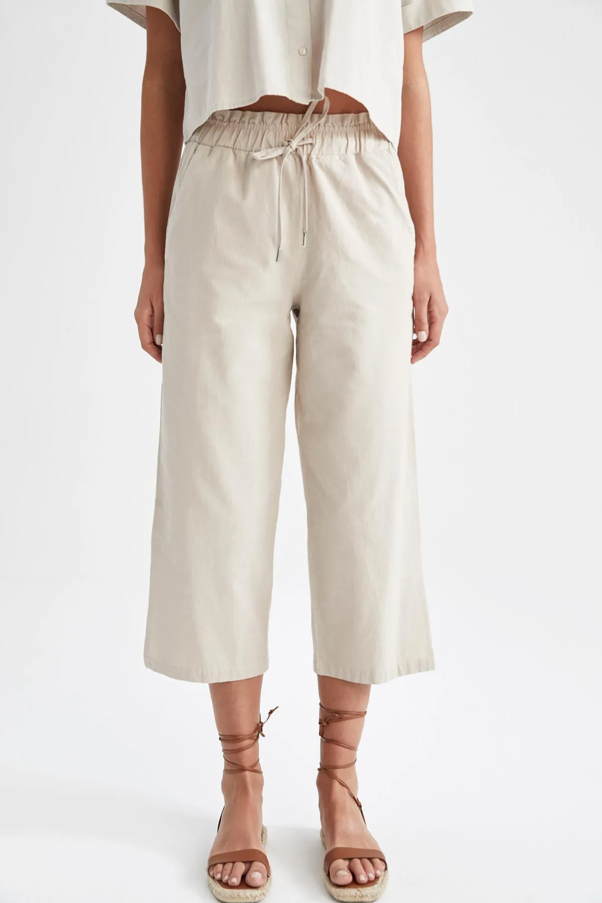 DeFacto  Capri-Hose in Leinenoptik aus 100 % Baumwolle mit breiten Beintaschen